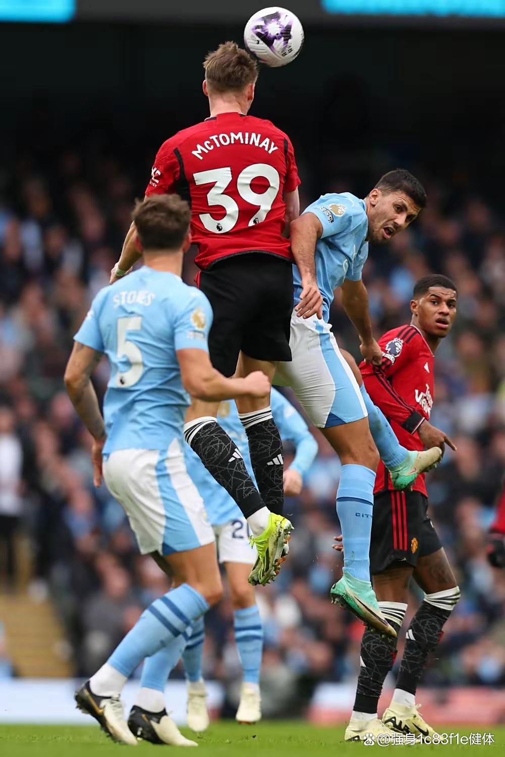 包含冲刺阶段英超传出新动向，上海海港止住颓势，管理层表态：更衣室稳定，训练强度明显提升的词条